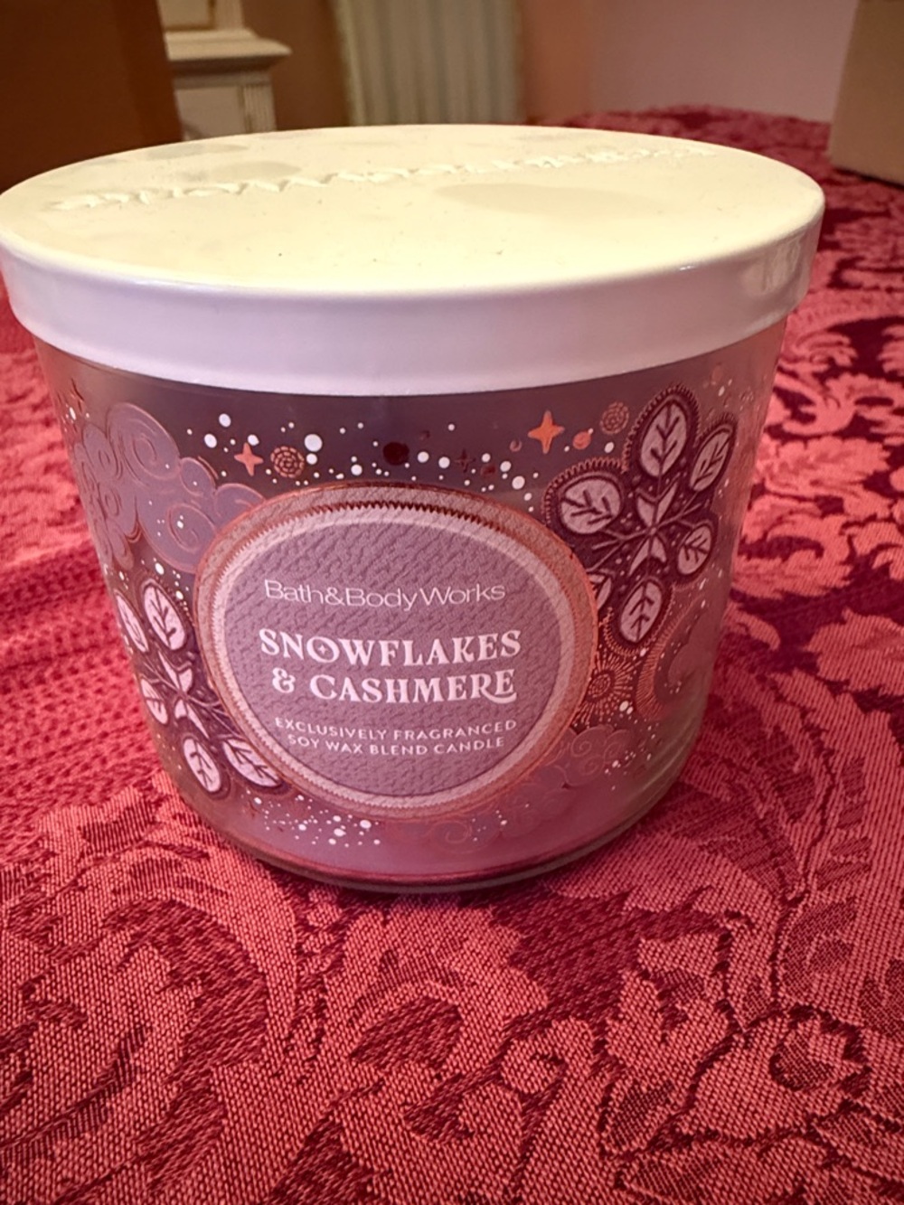 Bath & Body Works Snowflakes & Cashmere Candle - Mauve Jar, White Lid